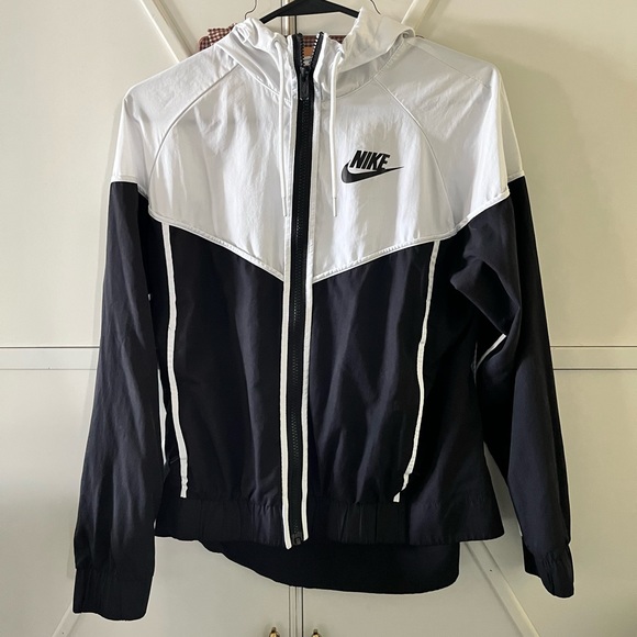 womens nike wind breaker